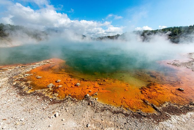 3 Day Waitomo Caves, Hobbiton Movie Set and Rotorua Tour from Auckland - An Auckland-based North Island plan that’s easy on your time