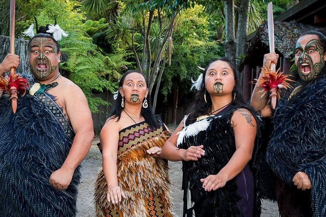 3 Day Waitomo Caves, Hobbiton Movie Set and Rotorua Tour from Auckland - Accommodation and included meals: what you’re actually paying for