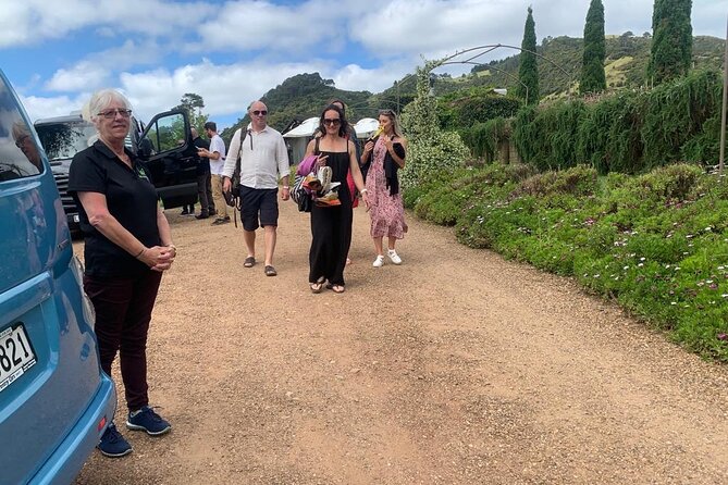 5 or 7 hour Far End of Waiheke Scenic Wine Tour in Electric Vans - Electric van + private guiding: the pace that makes tastings work