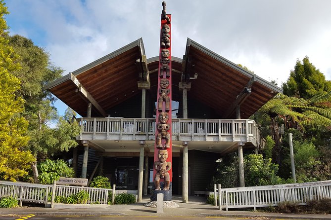 Afternoon Piha Beach and Rainforest Tour from Auckland - Arataki Visitor Centre Stop: Ocean Views and Māori Carvings