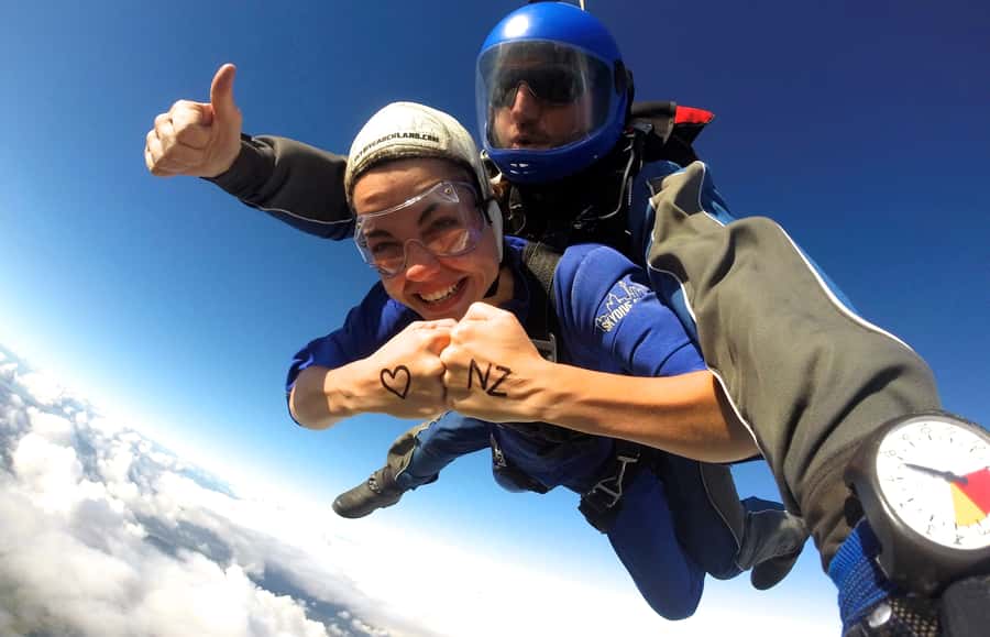 Auckland: 13000, 16000, or 18000-Foot Tandem Skydive - The plane ride: your nerves have a script