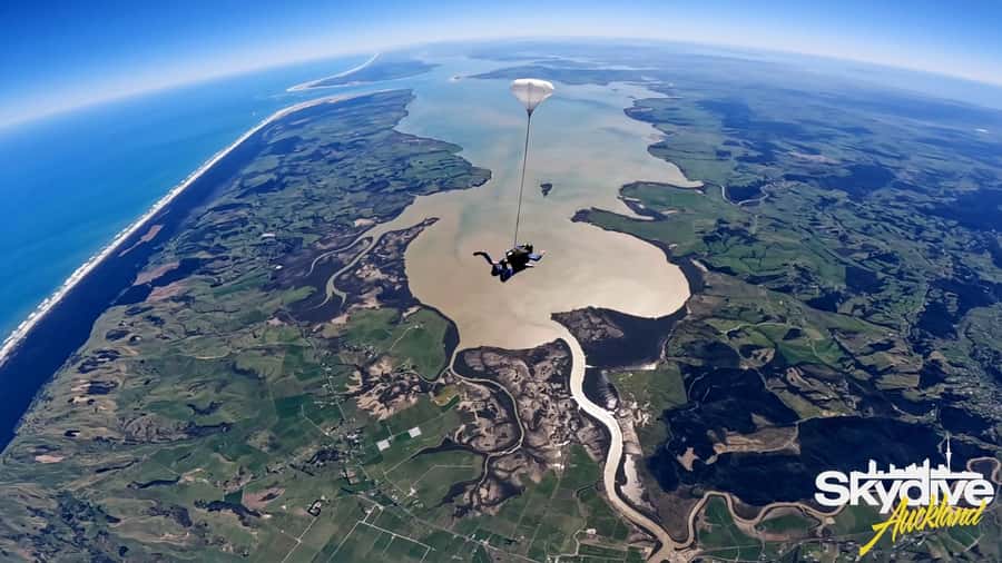 Auckland: 13000, 16000, or 18000-Foot Tandem Skydive - The door-open moment: what “up to 75 seconds” feels like in real time