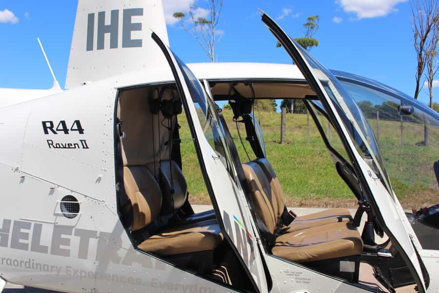 Auckland: 20min Helicopter scenic flight - City & Volcanoes - Hauraki Gulf in one pass: naval base, headlands, and beaches