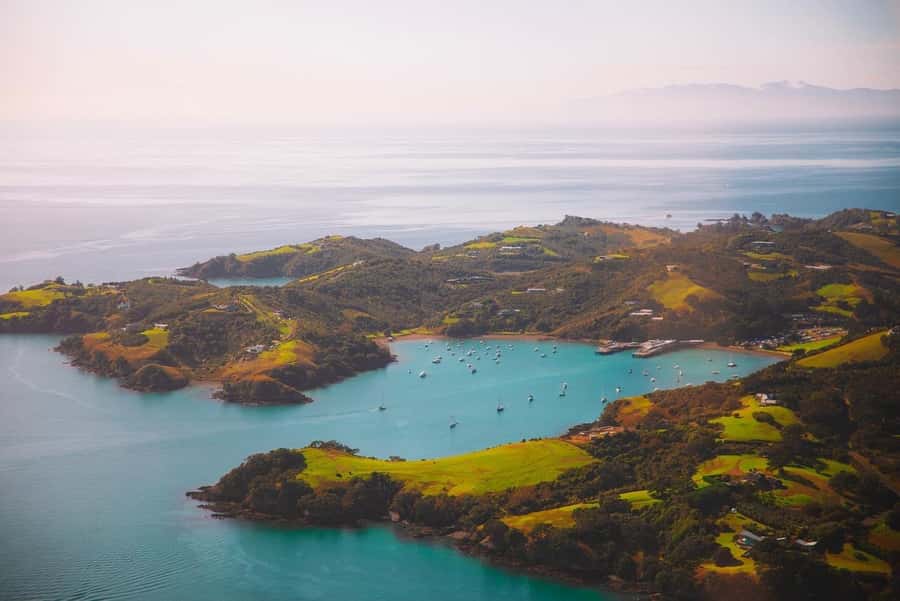Auckland: 20min Helicopter scenic flight - City & Volcanoes - Rangitoto Island and the volcano crater: the moment the trip turns