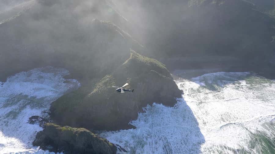 Auckland: 36 min scenic helicopter flight - Coast to Coast - Auckland from 2 angles: West Coast cliffs to city icons