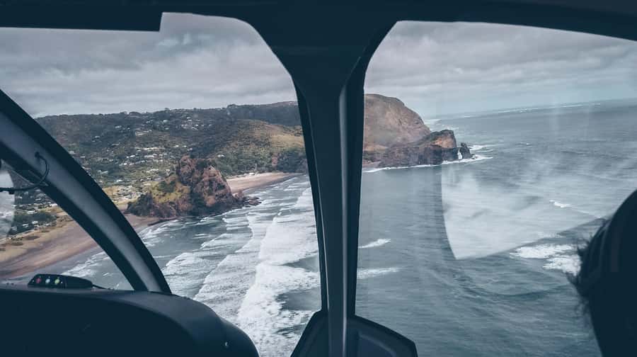 Auckland: 36 min scenic helicopter flight - Coast to Coast - Helicopter choice, group size, and comfort in the air