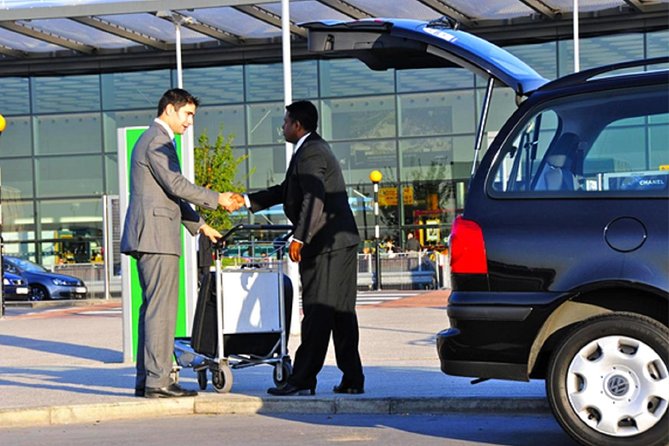 Auckland Airport Private Transfer - Getting Met After Customs With a Named Sign