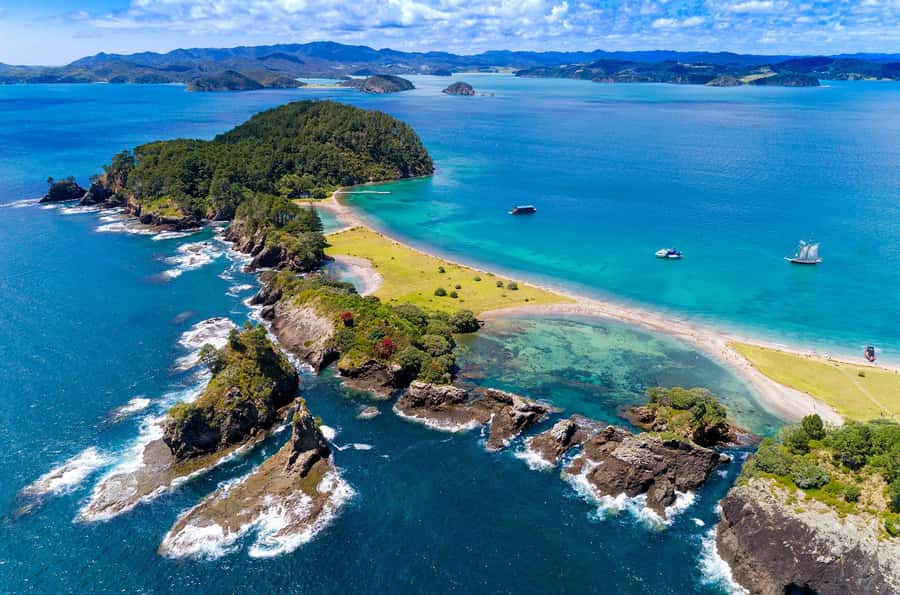 Auckland: Bay of Islands Day Tour with Dolphin Cruise - The catamaran cruise: Cape Brett, the 144 islands, and Hole in the Rock
