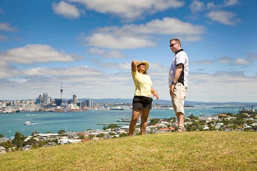 Auckland City and West Coast Luxury Tour - Tamaki Drive and Mission Bay: The Waterfront Part You’ll Remember