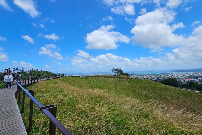 Auckland City Halfday Guide Tour - Michael Joseph Savage Memorial Park at Bastion Point: panoramic payoff