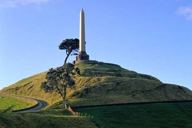 Auckland City Volcano & Scenic Highlights Tour - The neighborhoods make sense because the guide does