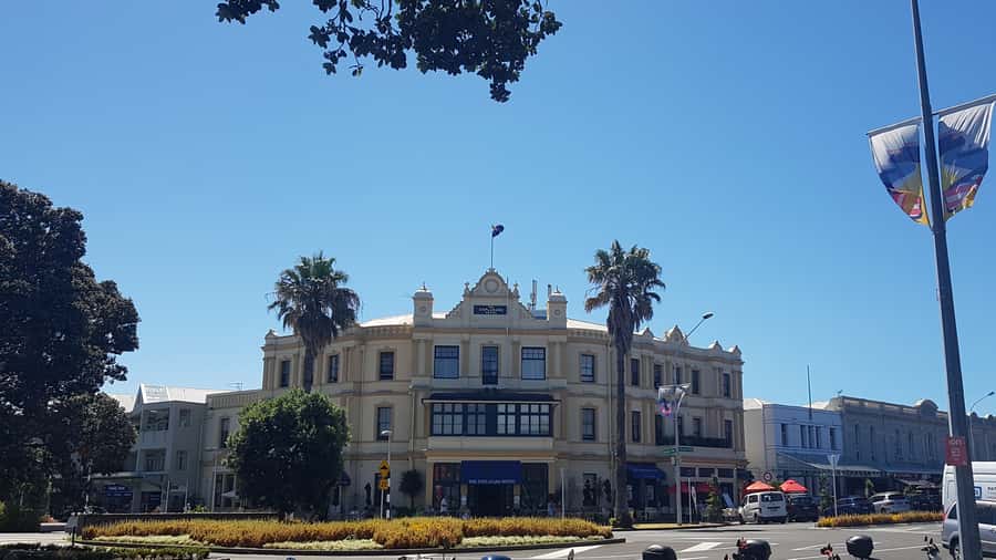 Auckland: Full-Day City Tour - Mt Eden, One Tree Hill, and Auckland Domain: the volcanic Auckland lesson