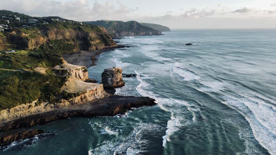 Auckland: Group Surfing Lesson with Muriwai Surf School - Why Muriwai Beach makes a great place to start surfing