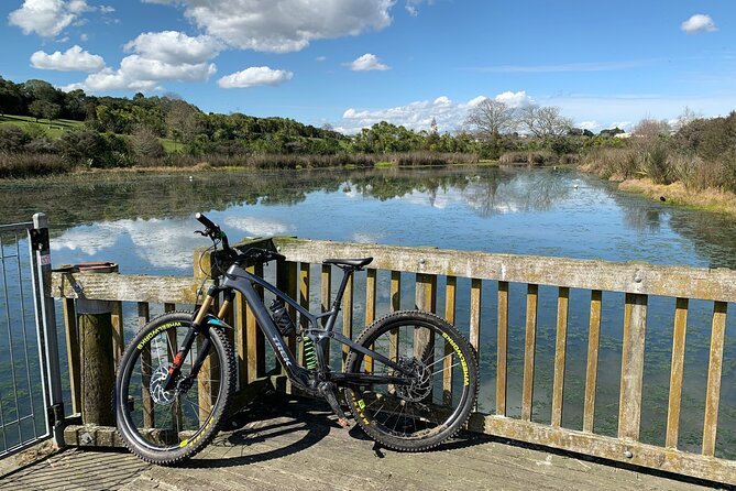 Auckland Half Day E-Bike Excursion - Western Springs Lakeside Park: Lake Loops, MTT, and Meola Peninsula