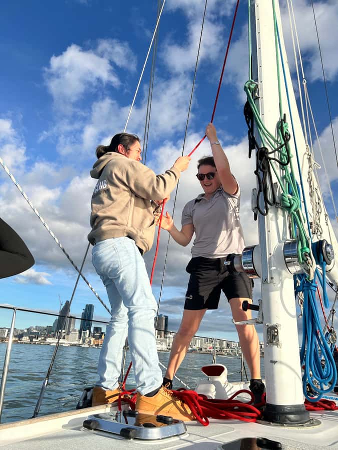 Auckland Harbour 1.5-Hour Sailing Cruise - Drinks, ponchos, and staying comfortable on the harbor
