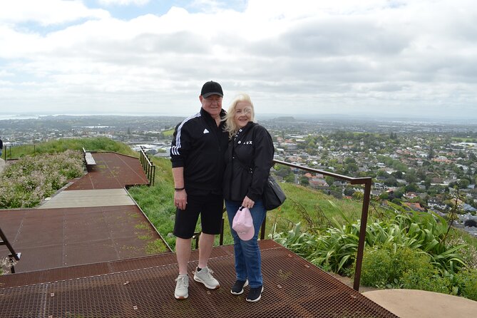 Auckland Highlights Full Day Guided Tour - Arataki Visitor Centre: Culture and Nature Context Before Piha