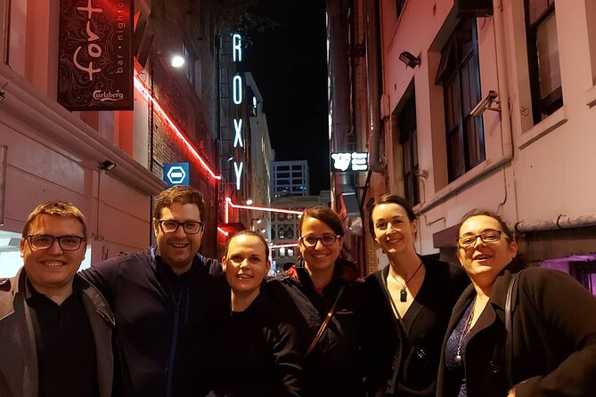 Auckland Historic Bar Tour - Darcy’s guiding style: humor, history, and keeping the evening flowing