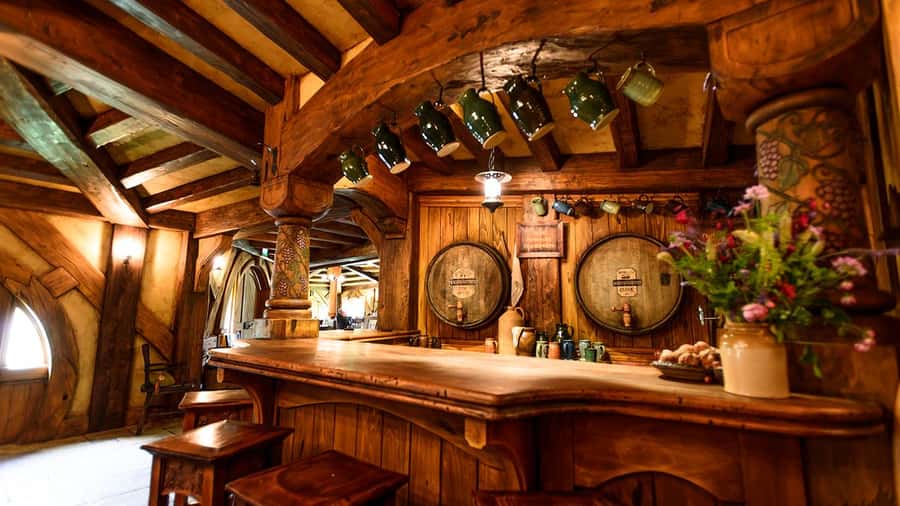Auckland: Hobbiton and Rotorua Day Tour including Te Puia - Te Puia Geothermal Park: Pōhutu Geyser and Māori culture together