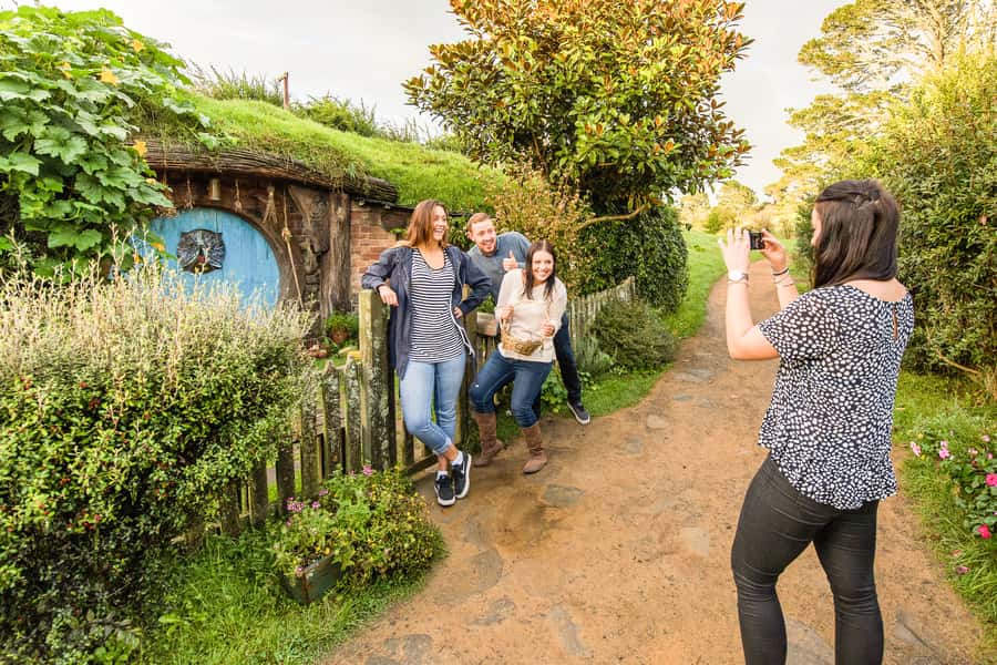 Auckland: Hobbiton Movie Set Tour with Lunch - Green Dragon Inn: the included drink and a good moment to reset