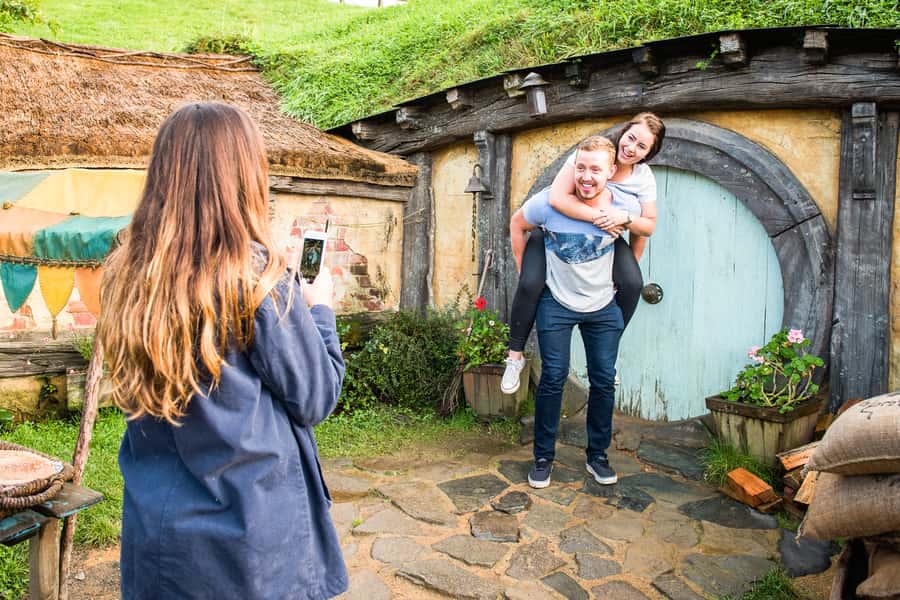 Auckland: Hobbiton Movie Set Tour with Lunch - The guided Hobbiton walk: seeing more than the postcard spots
