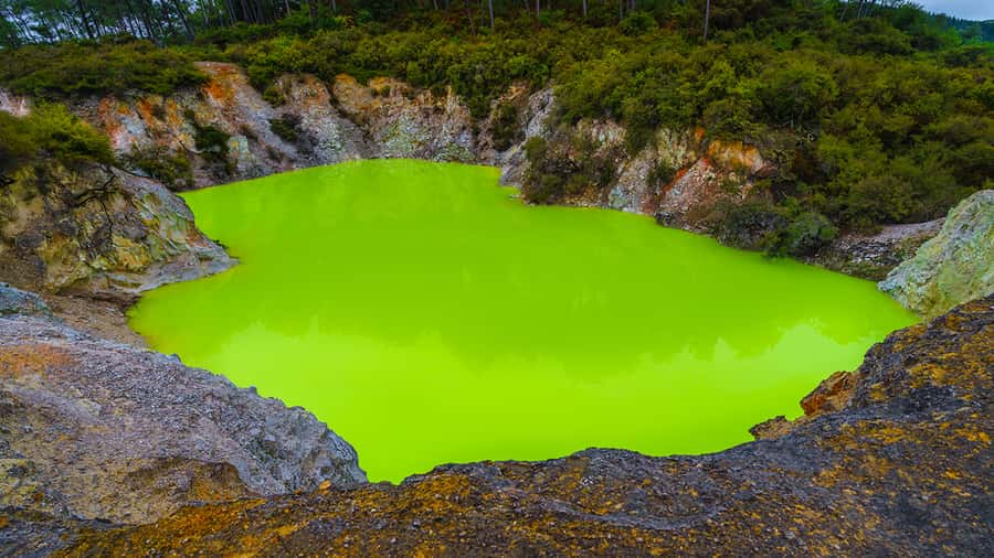 Auckland: Hobbiton, Rotorua and Wai-O-Tapu Day Tour - Wai-O-Tapu Geothermal Park: Champagne Pool, Devil’s Bath, and the Sulfur Reality