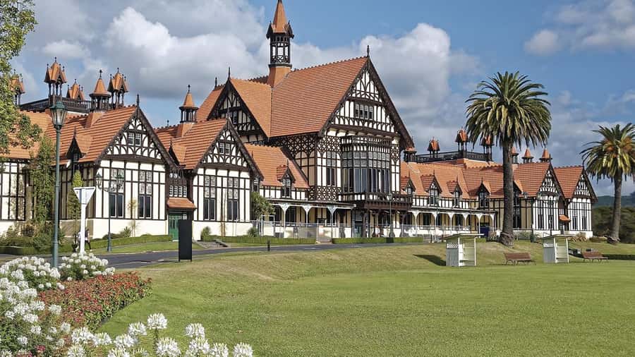 Auckland: Hobbiton, Waitomo Caves, and Rotorua 1-Way Tour - Passing Tirau’s Corrugated Iron: A Tiny Detour With Big Local Character