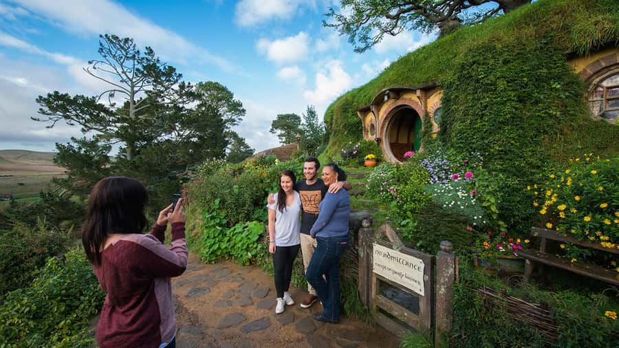 Auckland: Hobbiton, Waitomo Caves, and Rotorua 1-Way Tour - Morning Pickup in Auckland: Many Options, One Simple Start
