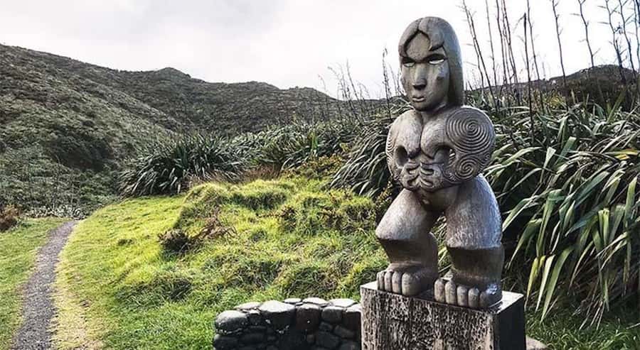 Auckland: Piha Beach, Rainforest, & Mount Eden Private Tour - Key tour highlights worth centering