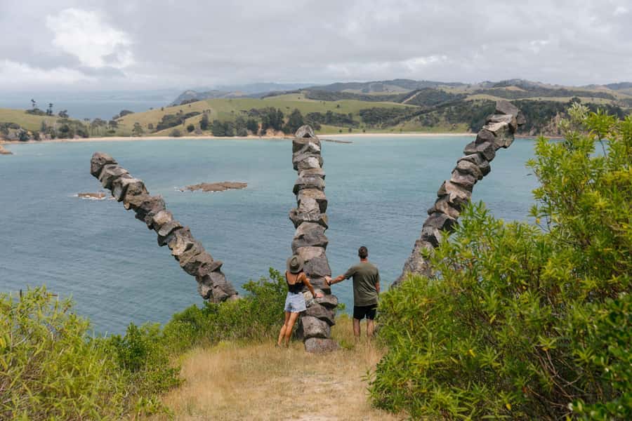 Auckland: Rotoroa Island and Man O'War Vineyard Combo Tour - Man O’ War Vineyard on Waiheke: beachfront views and a tasting-room meal