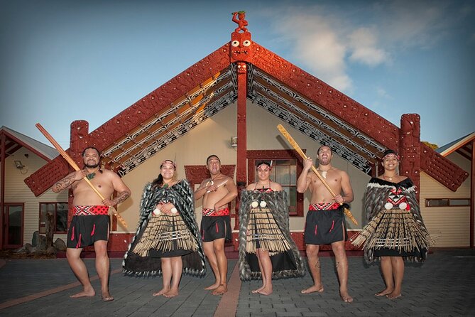 Auckland: Rotorua Māori Village, Waitomo Caves & Lunch - Key Points at a Glance