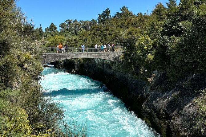 Auckland: Rotorua, Taupo, Waiotapu & Huka Falls Private Trip - Taupo town and lake time: a lunch break you control