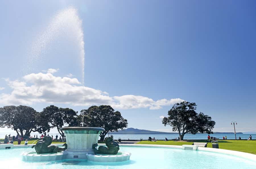 Auckland Scenic Half-Day City Sightseeing Tour - Mount Eden Volcano crater: the 360-degree moment
