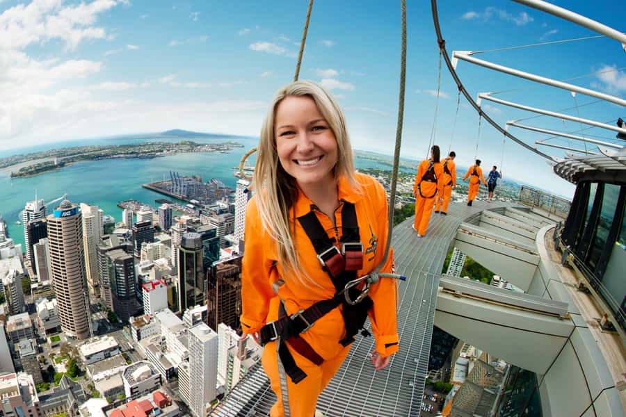 Auckland: Sky Tower SkyWalk - 192m High Edge Walk - Guides and the Confidence Factor (Annie, Benny, and the Role of Coaching)