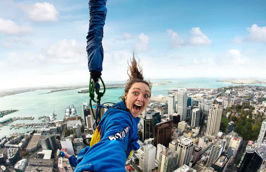 Auckland: SkyJump with Sky Tower Entry Ticket - What happens during your 45-minute SkyJump experience