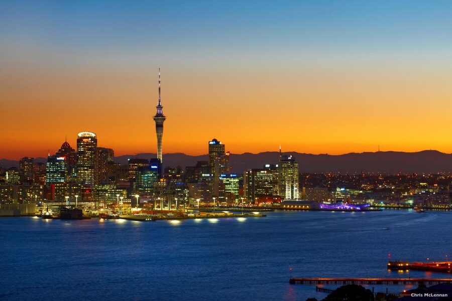 Auckland: Sunset & Night Sea Kayak Tour to Rangitoto Island - Where You Start: St Heliers Beach vs. The War Memorial Museum