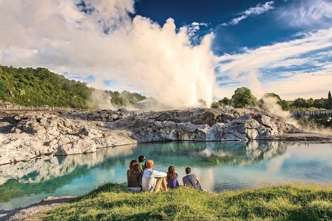 Auckland to Hobbiton Movie Set and Rotorua's Geothermal Valley - Rotorua’s Te Puia: geysers, mud pools, and Maori culture