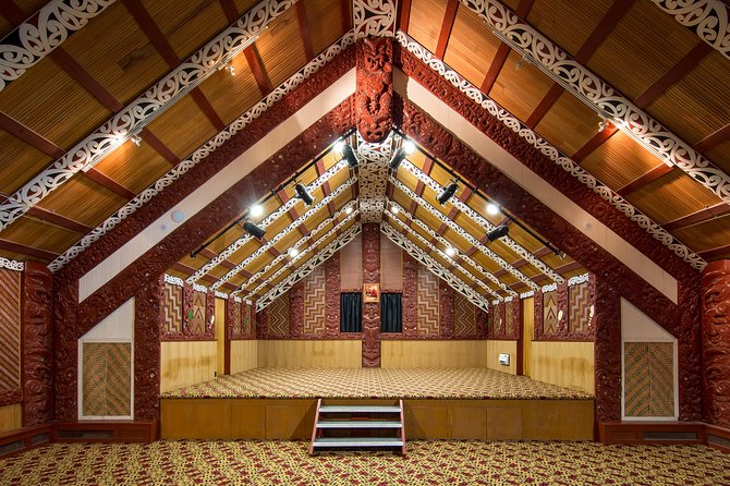 Auckland to Rotorua Private Tour - Rotorua isite: using the orientation stop to plan your day
