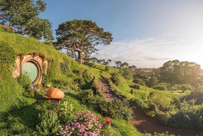 Auckland to Rotorua via Hobbiton Small Group Tour (One Way) - Rotorua photo stops: Lake Rotorua and the Government Gardens