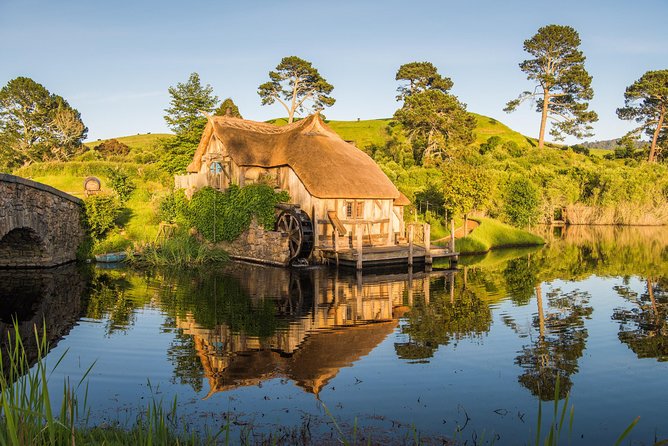 Auckland to Rotorua via Hobbiton Small Group Tour (One Way) - Hobbiton Movie Set: a guided 2.5-hour walk through Middle-earth