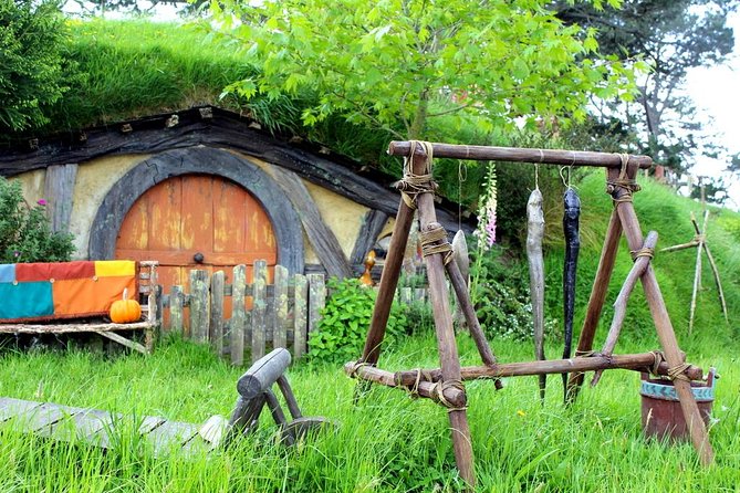 Auckland to Waitomo Caves and Hobbiton Movie Set Private Tour - From Auckland pickup to a comfortable Mercedes ride