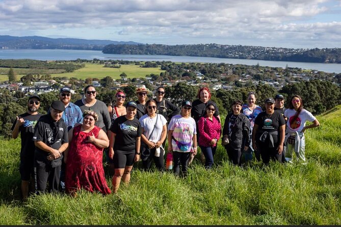 Auckland Urban Māori Experience with Transportation - Supporting local artisans and taking home something with meaning