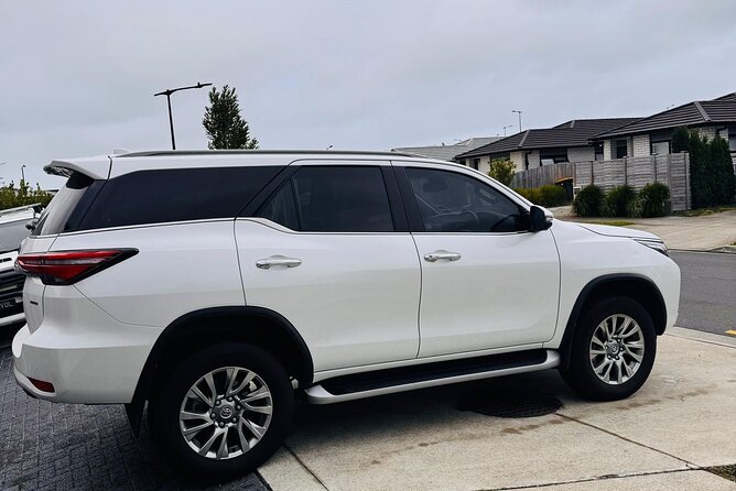 Direct & Quick Auckland Airport Transfer to/from Hotel in SUV - Families and Kids: Baby Seats on Request