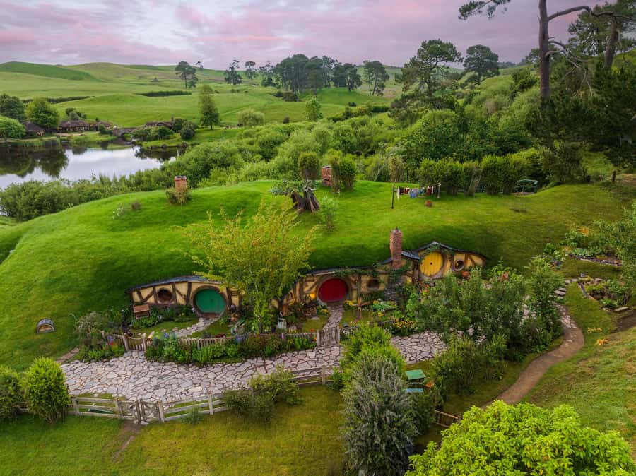 From Auckland: Hobbiton Movie Set Day Tour with Picnic Lunch - Pickup to Waikato Drive: Turning City Time Into Movie Mood