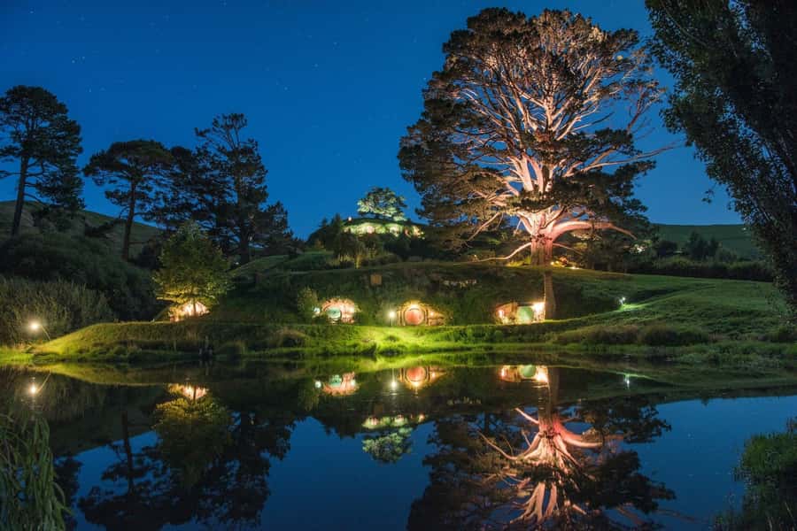 From Auckland: Hobbiton Movie Set - Private Tour - The guided Hobbiton set tour: 2.5 hours of Hobbit Holes and Bag End