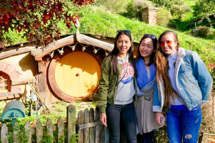 From Auckland: Hobbiton Movie Set Trip with Guided Tour - The Green Dragon Inn: the free drink that feels like a finish line