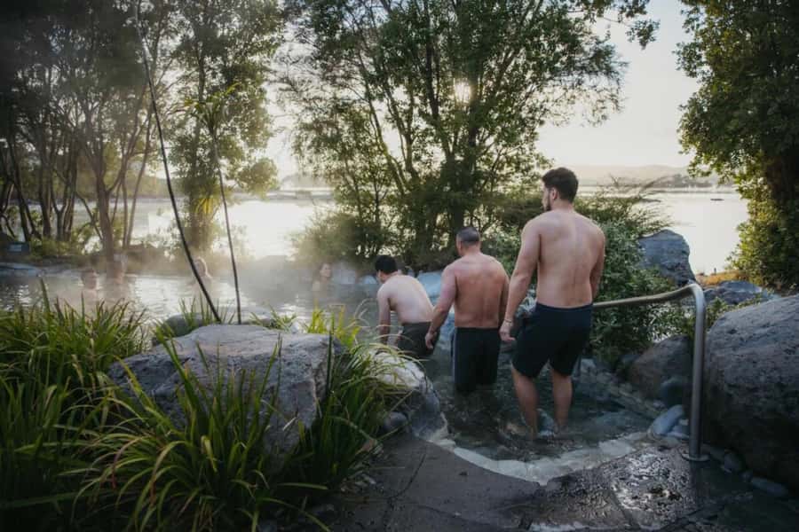 From Auckland: Rotorua Te Puia, Haka & Polynesian Spa Tour - The guides and small-group flow: how you get value without chaos