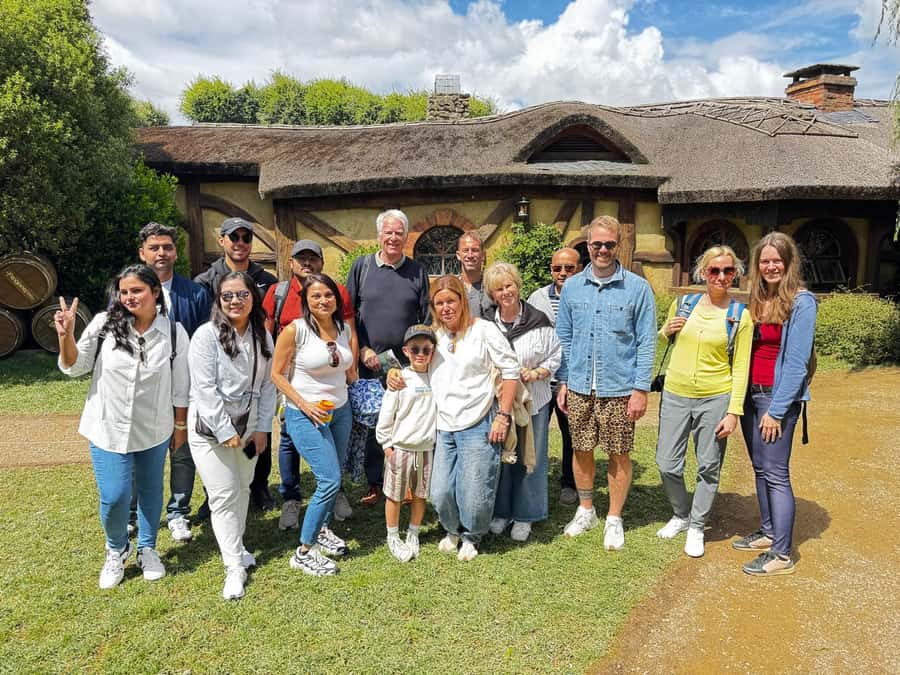 From: Auckland: Rotorua via Hobbiton Tour One Way Tour - Key things to know before you go