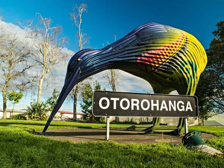 From Auckland: Waitomo Caves and Kiwi House Group Tour - Otorohanga Kiwi House: dome aviary, kiwi encounters, and tuatara