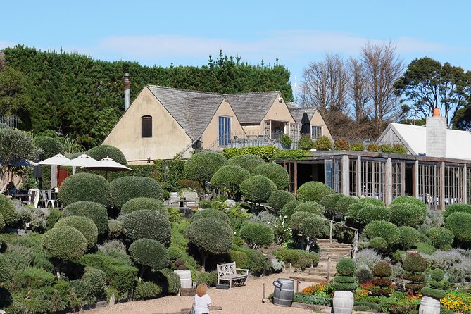 Full Day Private Waiheke Island Wine Tour Including Lunch - Oneroa Beach stop: a calm start before the tastings