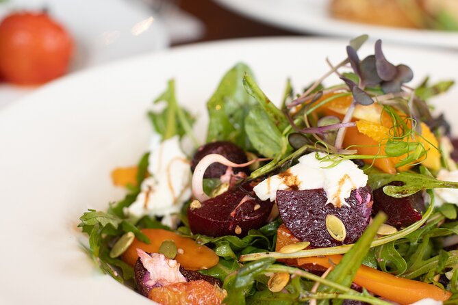 Full-Day Wine Tasting Tour in Auckland with 3-Course Vineyard Lunch - The guide matters: David’s Auckland context makes it click